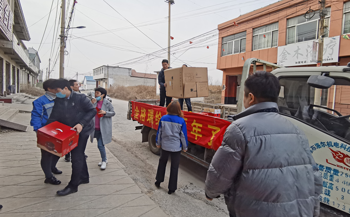 金格瑞給顆粒機(jī)銷售精英送年貨 金格瑞給顆粒機(jī)銷售精英送年貨