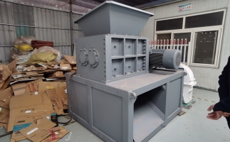 撕碎機(jī)撕碎硬紙殼，全程記錄！